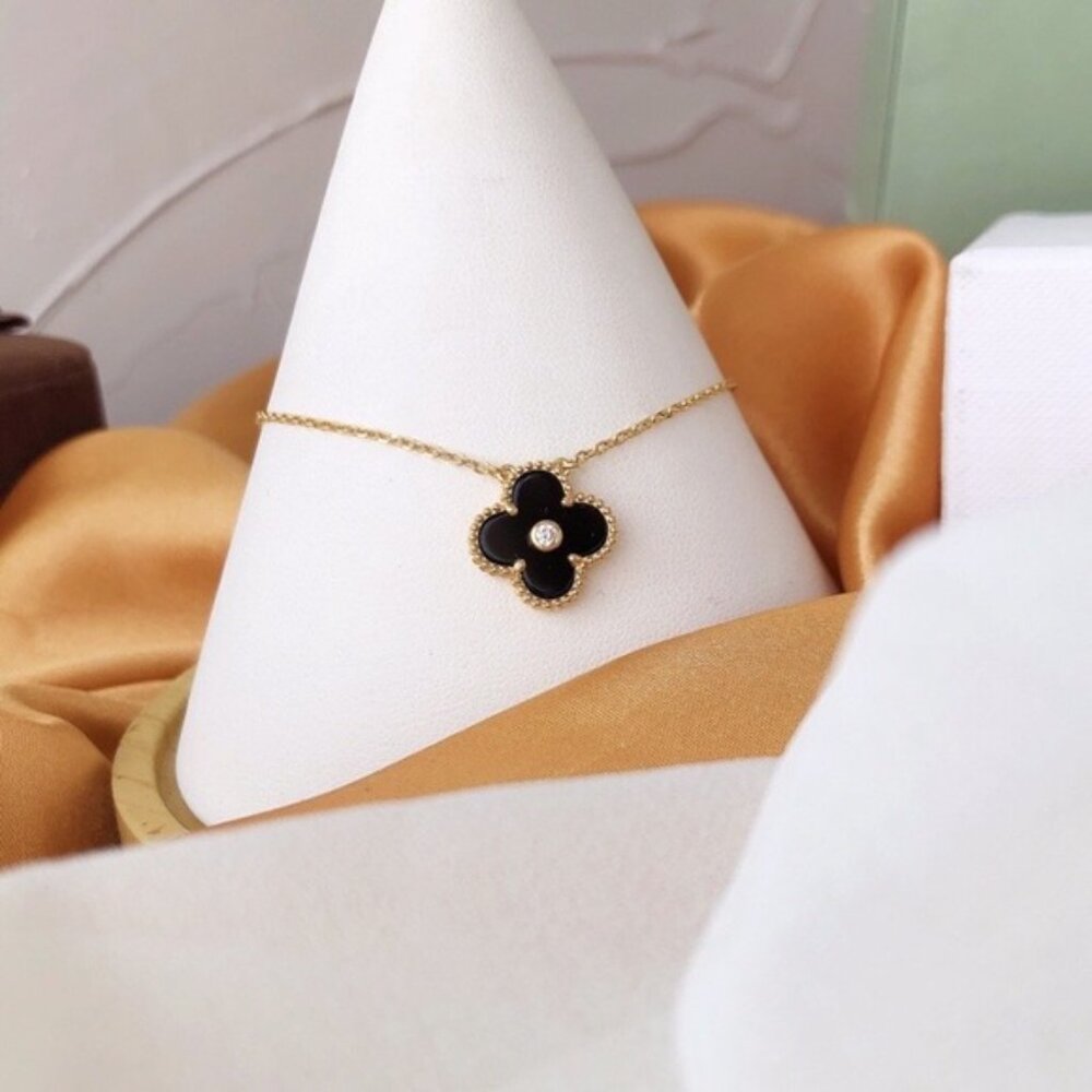🍀🌟🌟Van Cleef & Aprels Women’s Necklaces 🌟🌟 - Picture 8 of 9